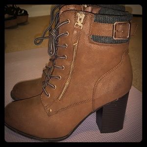 Heeled boots